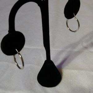 Silver tone hoop earrings pierced NWT 2cm (sku 175)